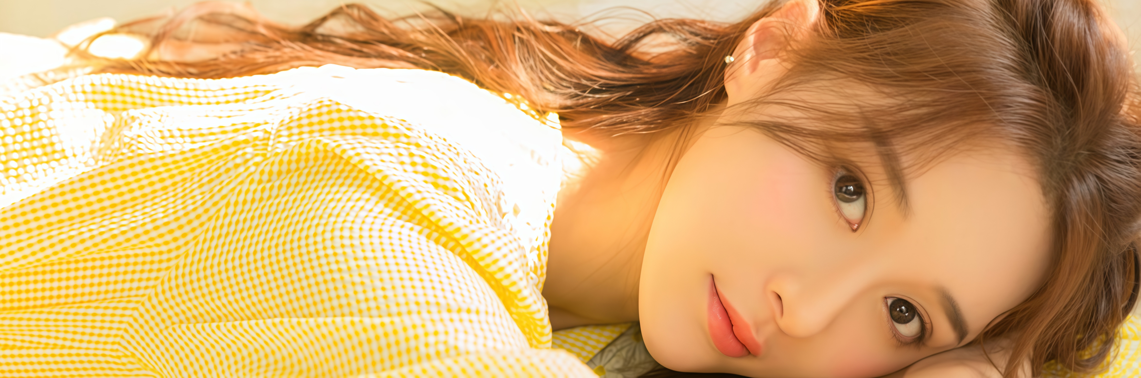 火辣曲线大胆展现,美女丰满诱人